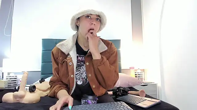 charlott lens online show from 10/16/25, 06:38