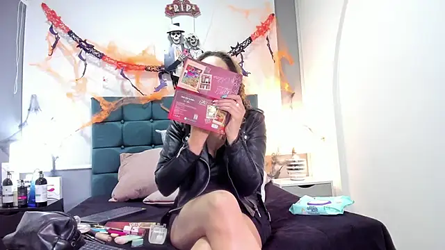 charlott lens online show from 10/25/25, 09:30