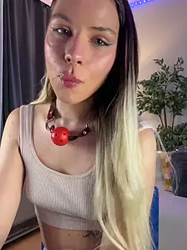 Snapshot of KittyKatyDream chatting on 01/18/25, 04:53 KittyKatyDream online show from 01/18/25, 04:53