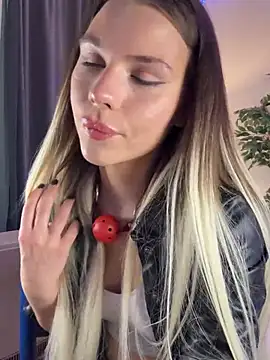 Snapshot of KittyKatyDream chatting on 02/05/25, 05:20 KittyKatyDream online show from 02/05/25, 05:20