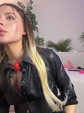 Snapshot of KittyKatyDream chatting on 01/26/25, 08:45 KittyKatyDream online show from 01/26/25, 08:45