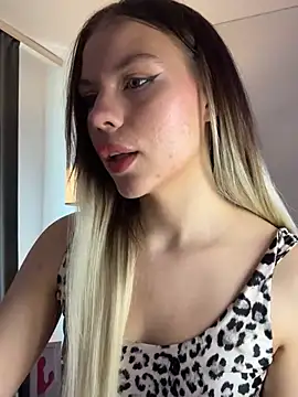 Snapshot of KittyKatyDream chatting on 03/13/25, 01:29 KittyKatyDream online show from 03/13/25, 01:29