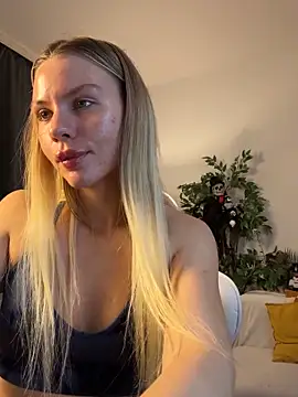 Snapshot of KittyKatyDream chatting on 10/31/25, 11:22 KittyKatyDream online show from 10/31/25, 11:22