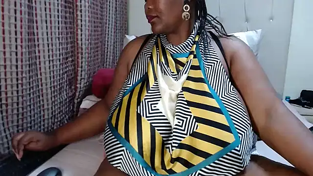 CHOCOLATEDARKBUSTYX online show from 11/23/25, 06:29