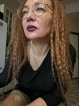 Snapshot of LybovNTV chatting on 11/25/25, 09:26 LybovNTV online show from 11/25/25, 09:26