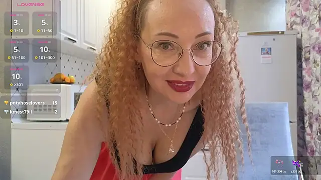 Snapshot of LybovNTV chatting on 12/23/25, 06:45 LybovNTV online show from 12/23/25, 06:45