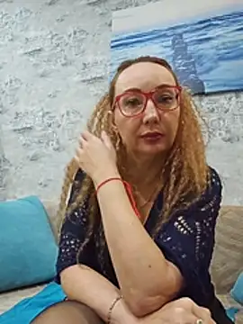 Snapshot of LybovNTV chatting on 11/16/25, 02:00 LybovNTV online show from 11/16/25, 02:00