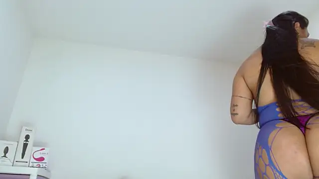 sashacreamy  online show from 09/23/25, 04:08