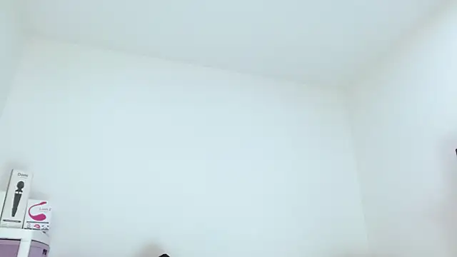 sashacreamy  online show from 09/30/25, 03:45