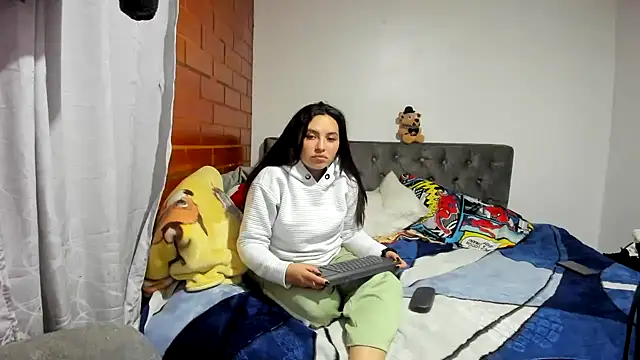  girls on fire  online show from 12/17/25, 11:10