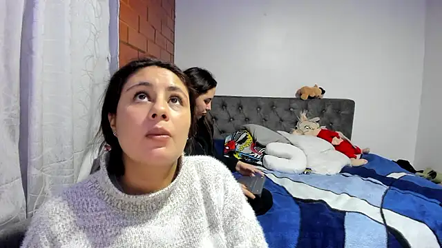  girls on fire  online show from 12/18/25, 11:19