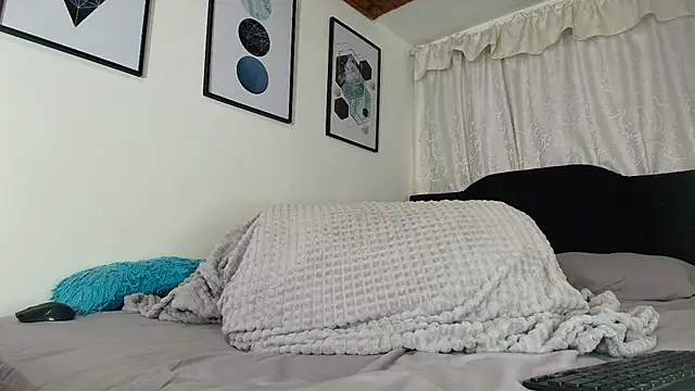 sam her online show from 09/11/25, 09:04