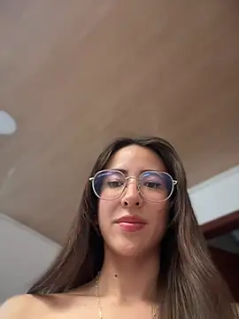 Snapshot of lauravasquez chatting on 02/26/25, 06:26 lauravasquez online show from 02/26/25, 06:26