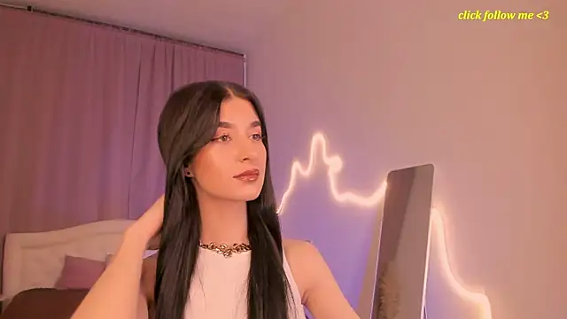 Snapshot of LauraCoy chatting on 07/05/26, 09:10 LauraCoy online show from 07/05/26, 09:10