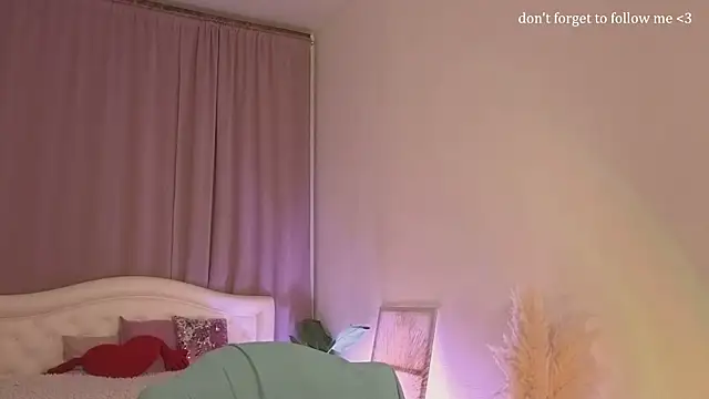 LauraCoy online show from 11/20/25, 10:31