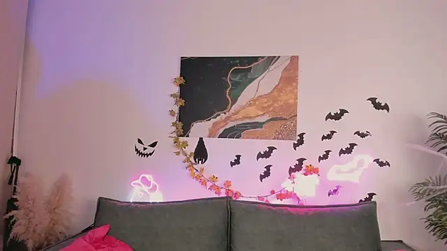 LauraCoy online show from 11/03/25, 07:39