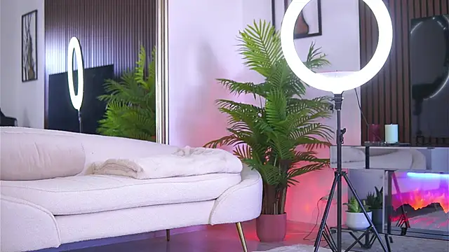 Abbela White online show from 06/17/26, 05:40