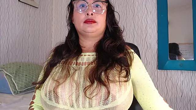 Snapshot of NadiaWhite chatting on 10/04/25, 11:56 NadiaWhite online show from 10/04/25, 11:56