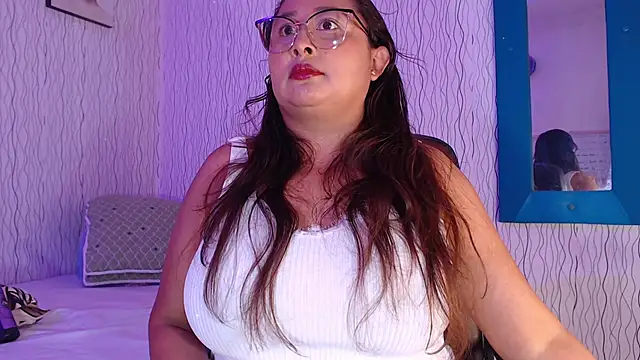 Snapshot of NadiaWhite chatting on 02/10/25, 06:24 NadiaWhite online show from 02/10/25, 06:24