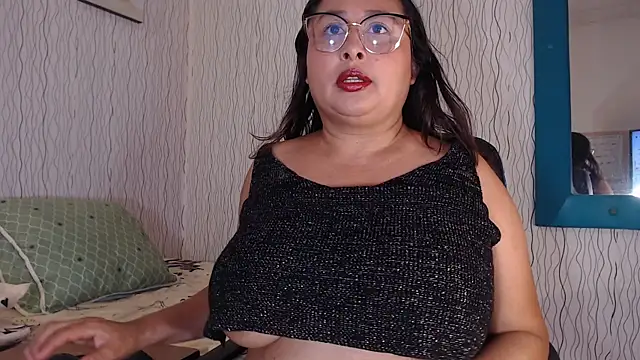 Snapshot of NadiaWhite chatting on 10/15/25, 05:43 NadiaWhite online show from 10/15/25, 05:43