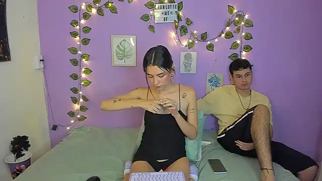 Snapshot of charlottte_queen chatting on 02/15/25, 10:42 charlottte queen online show from 02/15/25, 10:42