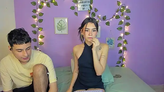 Snapshot of charlottte_queen chatting on 02/14/25, 09:10 charlottte queen online show from 02/14/25, 09:10