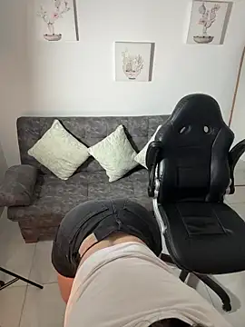 Megan lu2 online show from 11/20/25, 11:55