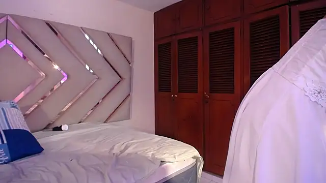 Raven foxter1 online show from 11/29/25, 09:04