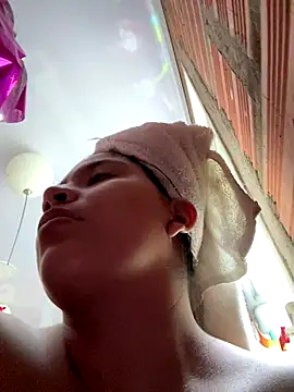 moncerrat luna online show from 12/15/25, 04:57