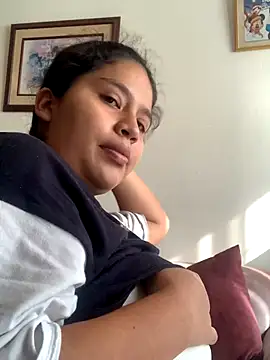 moncerrat luna online show from 11/02/25, 08:14