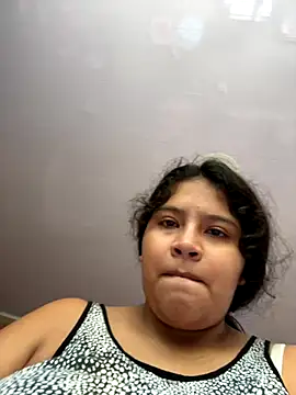 moncerrat luna online show from 11/22/25, 04:17