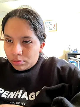 Snapshot of moncerrat_luna chatting on 10/16/25, 10:18 moncerrat luna online show from 10/16/25, 10:18