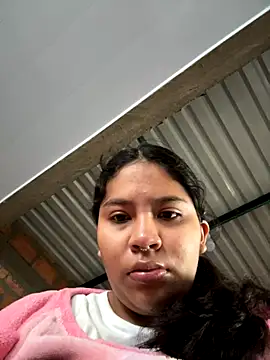 moncerrat luna online show from 11/17/25, 02:32