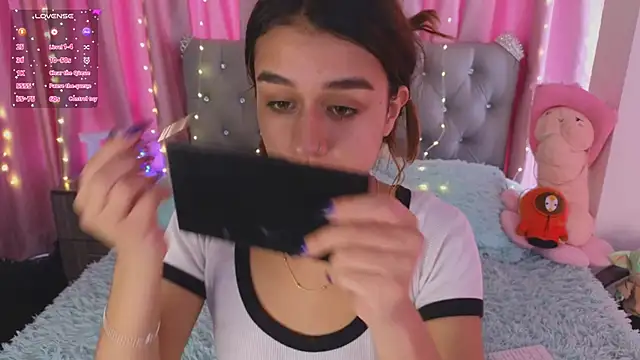 Snapshot of Emiily_Scott1 chatting on 01/24/25, 03:13 Emiily Scott1 online show from 01/24/25, 03:13