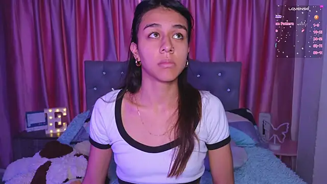 Emiily Scott1 online show from 11/18/25, 09:18