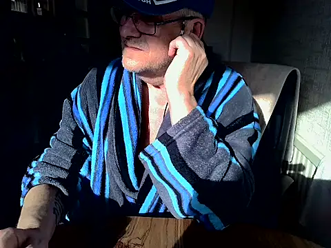 Snapshot of daddyflash chatting on 03/20/25, 08:42 daddyflash online show from 03/20/25, 08:42