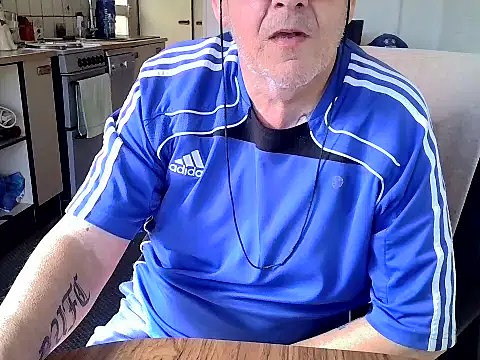 Snapshot of daddyflash chatting on 03/18/25, 11:22 daddyflash online show from 03/18/25, 11:22