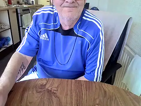 Snapshot of daddyflash chatting on 03/20/25, 12:11 daddyflash online show from 03/20/25, 12:11
