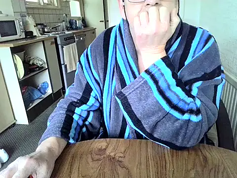 Snapshot of daddyflash chatting on 12/21/24, 10:06 daddyflash online show from 12/21/24, 10:06