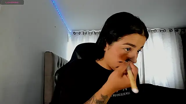 Snapshot of aliice_walker_ chatting on 02/02/26, 02:16 aliice walker online show from 02/02/26, 02:16