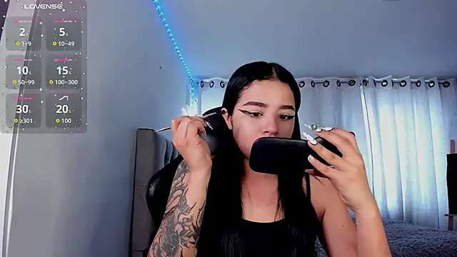 aliice walker  online show from 11/18/25, 04:43