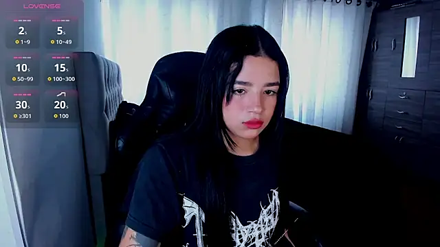 Snapshot of aliice_walker_ chatting on 12/19/25, 04:53 aliice walker online show from 12/19/25, 04:53