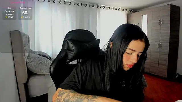 aliice walker  online show from 12/03/25, 04:06