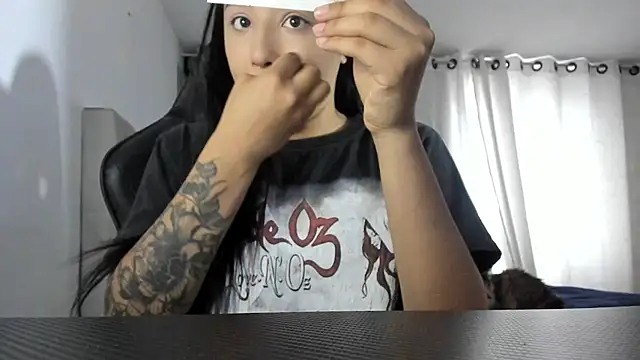 aliice walker  online show from 10/08/25, 01:01