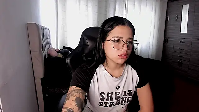 Snapshot of aliice_walker_ chatting on 02/11/26, 04:51 aliice walker online show from 02/11/26, 04:51