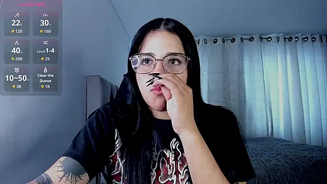 Snapshot of aliice_walker_ chatting on 02/23/26, 05:35 aliice walker online show from 02/23/26, 05:35