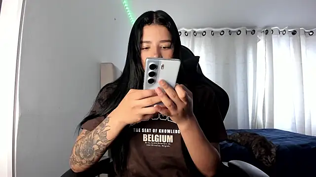 aliice walker  online show from 10/20/25, 08:31