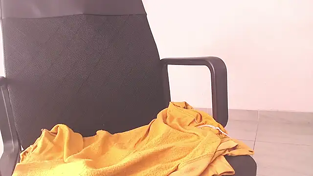 Snapshot of camila_diez chatting on 09/24/25, 08:37 camila diez online show from 09/24/25, 08:37