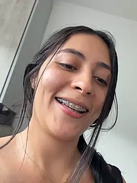 Snapshot of Sophie__Foxxx chatting on 05/16/26, 09:36 Sophie Foxxx online show from 05/16/26, 09:36