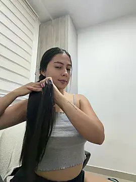 Snapshot of Sophie__Foxxx chatting on 05/28/26, 12:51 Sophie Foxxx online show from 05/28/26, 12:51